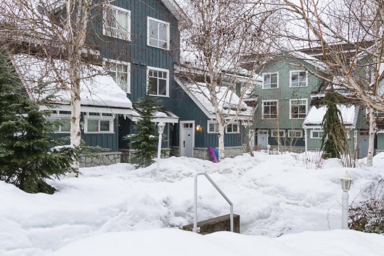 Panoramic Views From This Gorgeous 2 Bed Property - Village Location Whistler Buitenkant foto