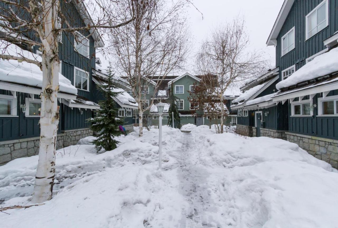 Panoramic Views From This Gorgeous 2 Bed Property - Village Location Whistler Buitenkant foto