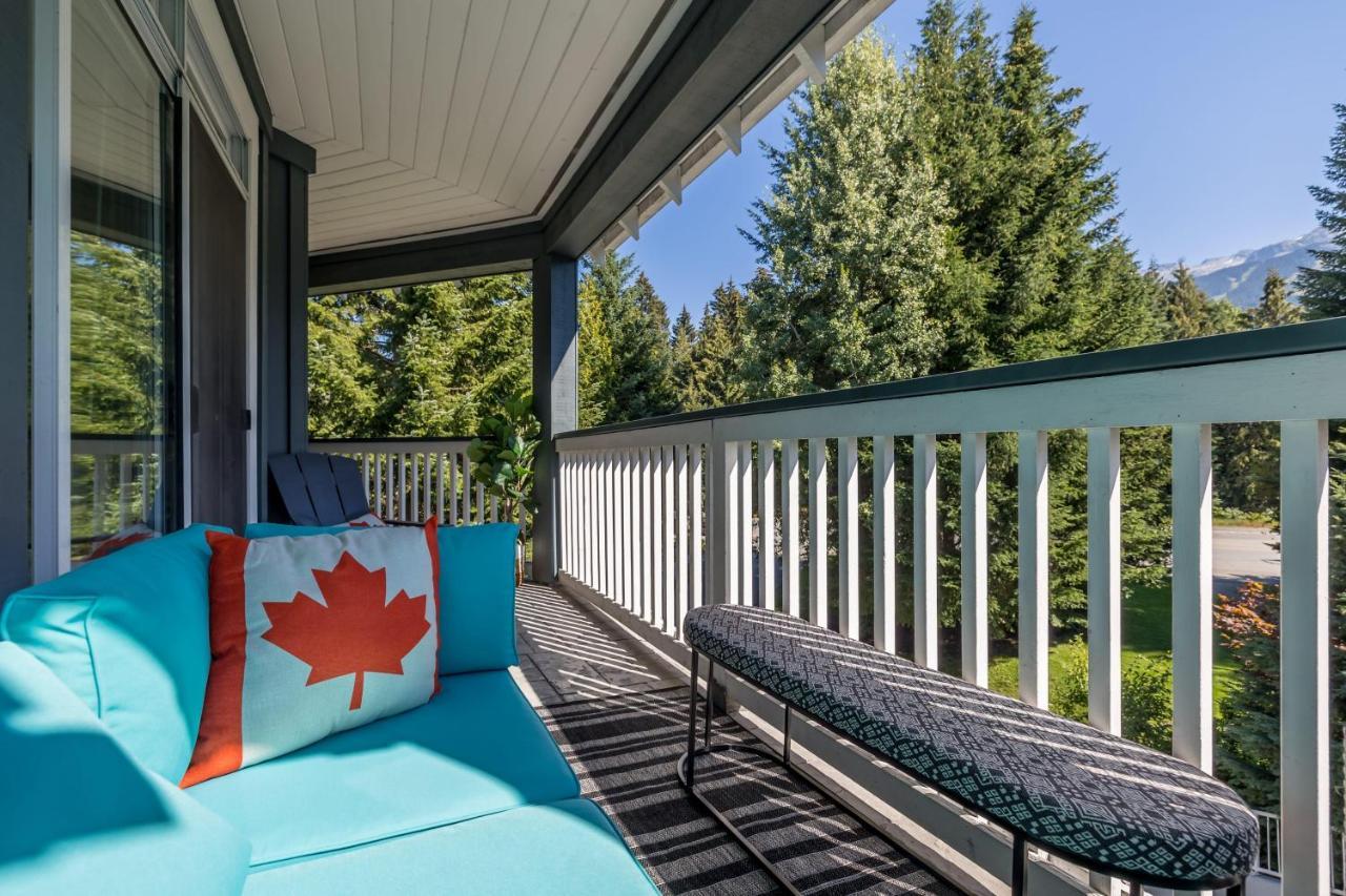 Panoramic Views From This Gorgeous 2 Bed Property - Village Location Whistler Buitenkant foto