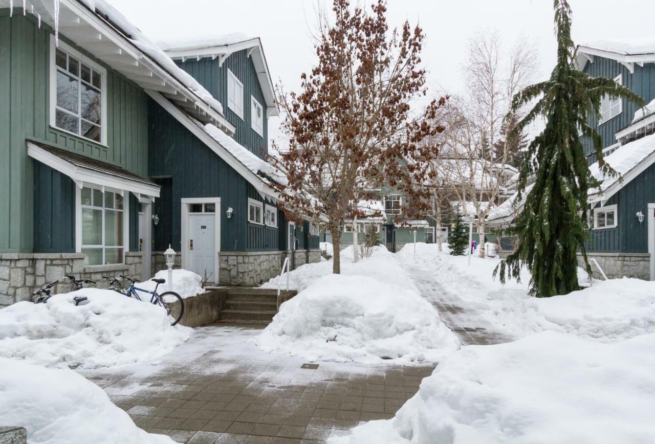 Panoramic Views From This Gorgeous 2 Bed Property - Village Location Whistler Buitenkant foto